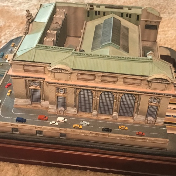 Danbury Mint Grand Central Terminal Figurine - Picture 3 of 11